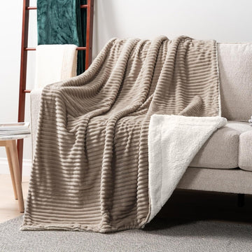 Plyšová deka s baránkom - Hølm